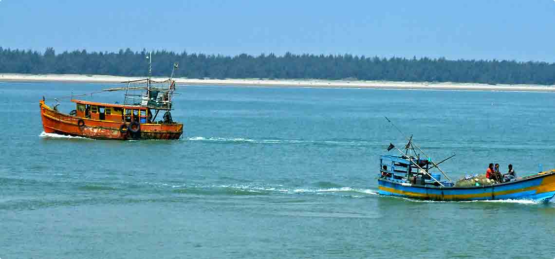 paradip-beach-where-the-ships-come-calling-img